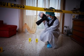 Doi fraţi de 19 şi 21 de ani și-au omorât părinții, sora și bunica, apoi s-au sinucis